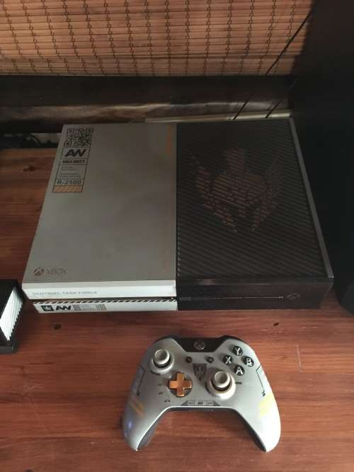 Xbox One Limited Edition Call of Duty 1TB Console (Including Kinect)